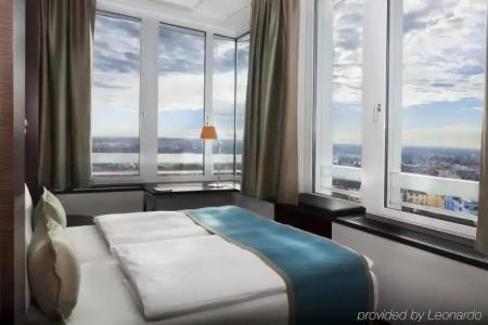 Motel One Munchen-Campus - 1