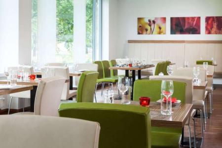 Park Inn by Radisson Frankfurt Airport - 9