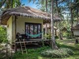 Bungalow with balcony and with garden view