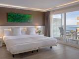 Standard Triple room with partial sea view