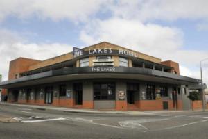 The Lakes Hotel, The Entrance