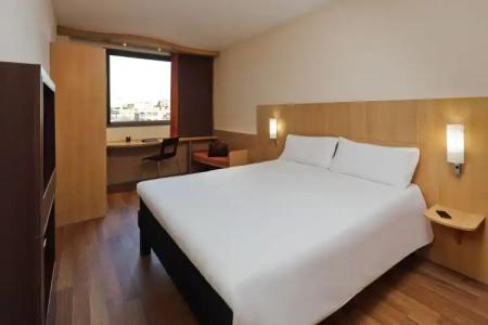 Ibis Barcelona Plaza Glories 22@ - 32