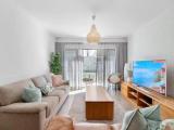 2 Bedrooms Premium Apartment with garden view