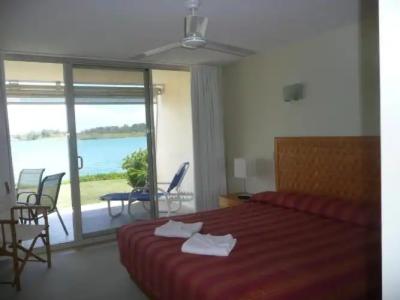 Noosa Harbour Resort - 57