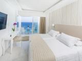 Suite with balcony and beachfront