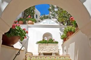 Albergo Gatto Bianco, Capri Village