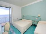 Triple room with sea view