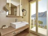 Junior Suite with balcony and with lake view