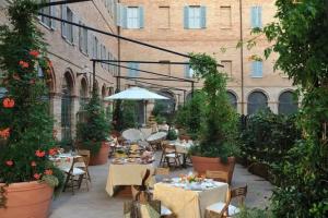 Albergo San Domenico, Urbino