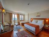 Standard Triple room with sea view