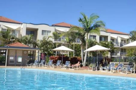 Golden Riviera Absolute Beachfront Resort - 26