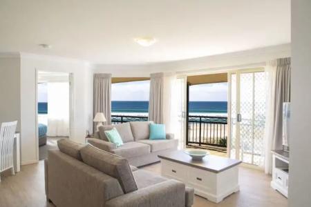 Golden Riviera Absolute Beachfront Resort - 41