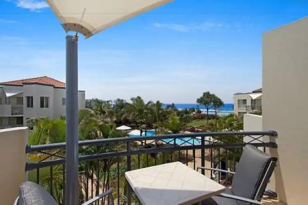 Golden Riviera Absolute Beachfront Resort - 35