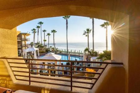 Pacific Terrace - 150