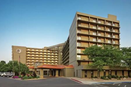 DoubleTree by Hilton Denver - 82