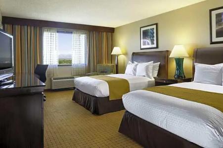 DoubleTree by Hilton Denver - 111