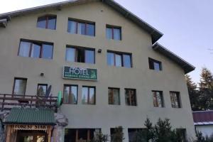 Hotel Forest Star on the Ski Slope, Borovets