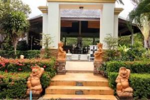 Golden Pine Beach Resort, Pran Buri