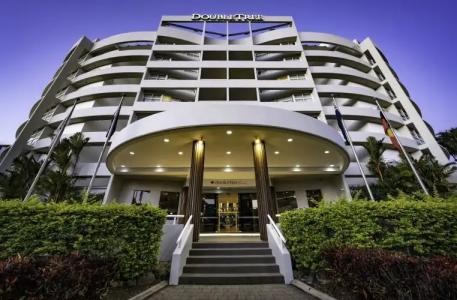 DoubleTree by Hilton Cairns - 0