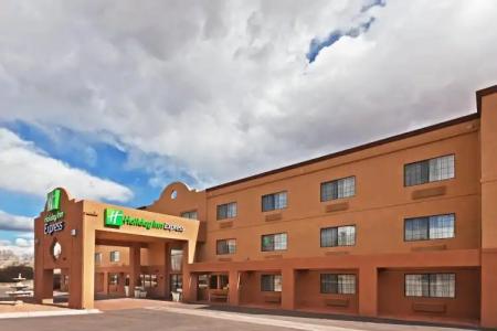 Ramada by Wyndham Santa Fe - 10