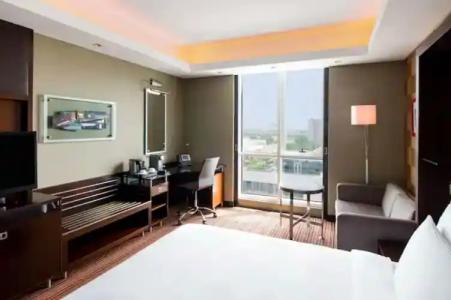 Radisson Blu, Dubai Media City - 105