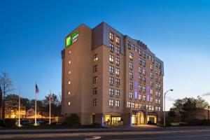 Holiday Inn Express & Suites Boston - Cambridge, an IHG Hotel, Cambridge