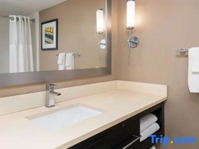 Holiday Inn Miami-Doral Area, an IHG - 75