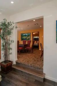 Pantai Inn - 135