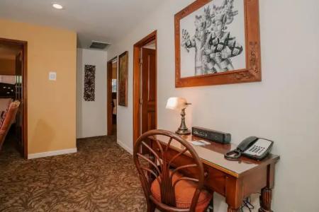 Pantai Inn - 136