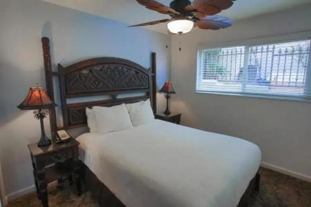 Pantai Inn - 170