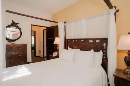 Pantai Inn - 103