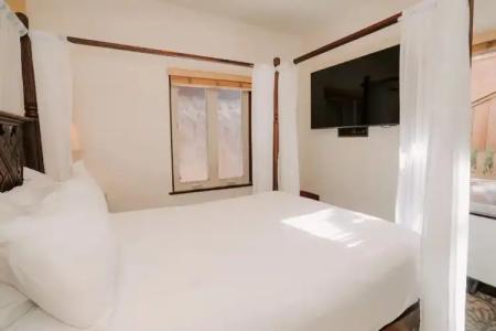 Pantai Inn - 105
