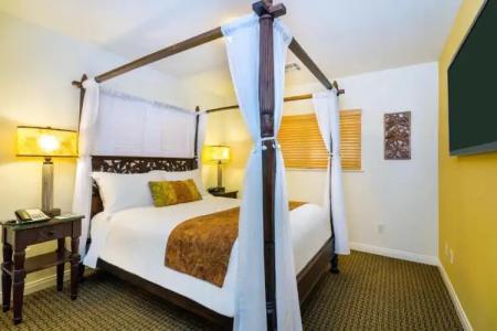 Pantai Inn - 177