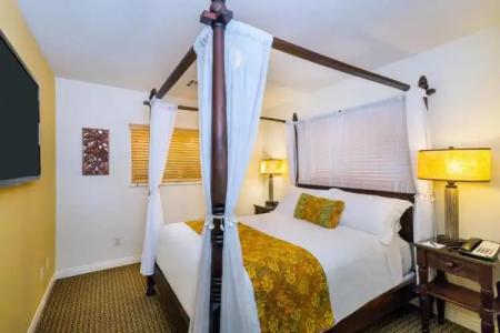 Pantai Inn - 176