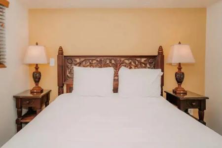 Pantai Inn - 127