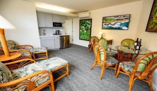 Pantai Inn - 164