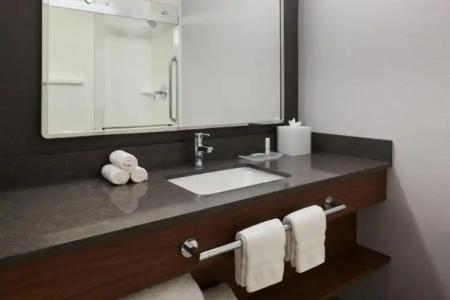 Courtyard by Marriott Los Angeles Westside - 10