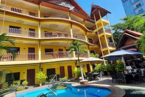 Phratamnak Inn - 100 meter from Beach, Pattaya