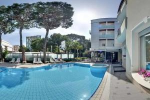 Hotel Adriatica con Piscina, Riccione