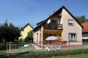 Holiday home in Balatonkeresztur 19524, Balatonkeresztur