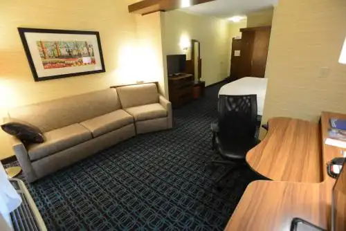 Fairfield Inn & Suites by Marriott Bowling Green - 1