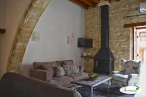 Apanemia Inn House, Lofou