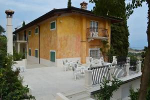 Farm Stay «Borgo il Mezzanino», Salo