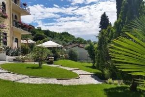 Bed & Breakfast «B&B Salò Novecento», Salo