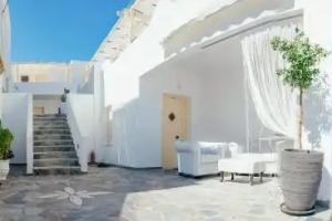 The White Suites, Adamas