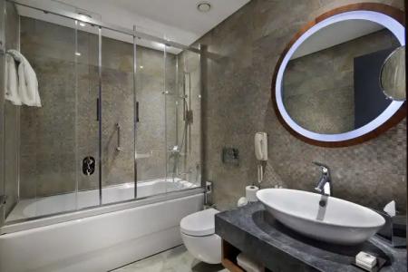 DoubleTree by Hilton Istanbul - Piyalepasa - 54