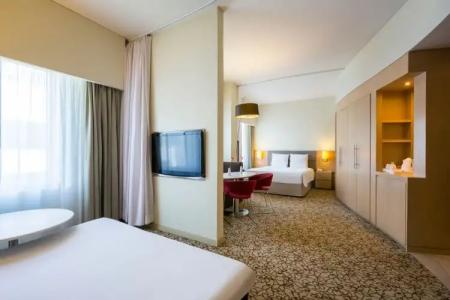 Novotel Suites Dubai Mall of the Emirates - 2