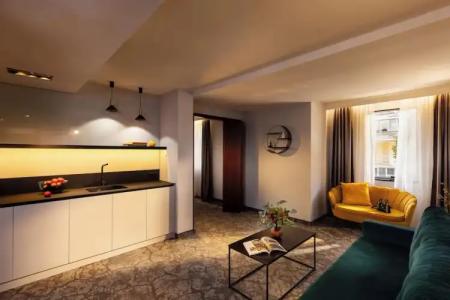 Rosslyn Thracia Sofia - 105