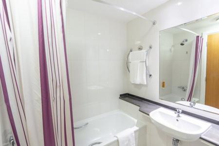 Premier Inn Abu Dhabi International Airport - 7