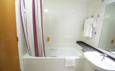 Premier Inn Abu Dhabi International Airport - 9